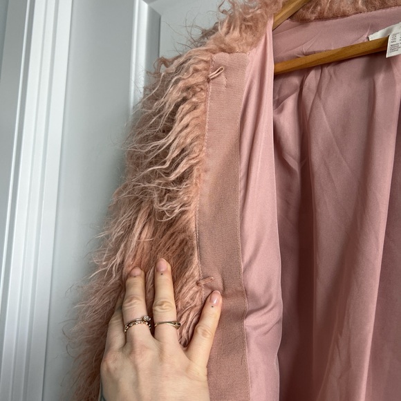 Faux Mongolian fur coat in dusty rose XS H&M - Picture 5 of 6